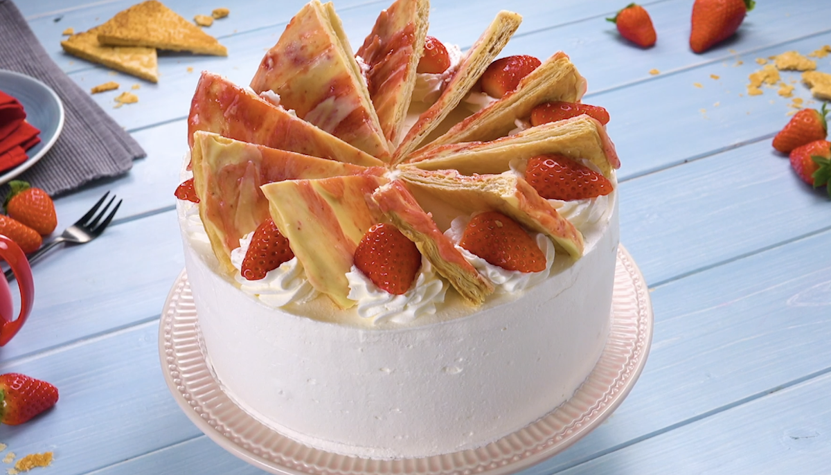 Dutch Strawberry Cake