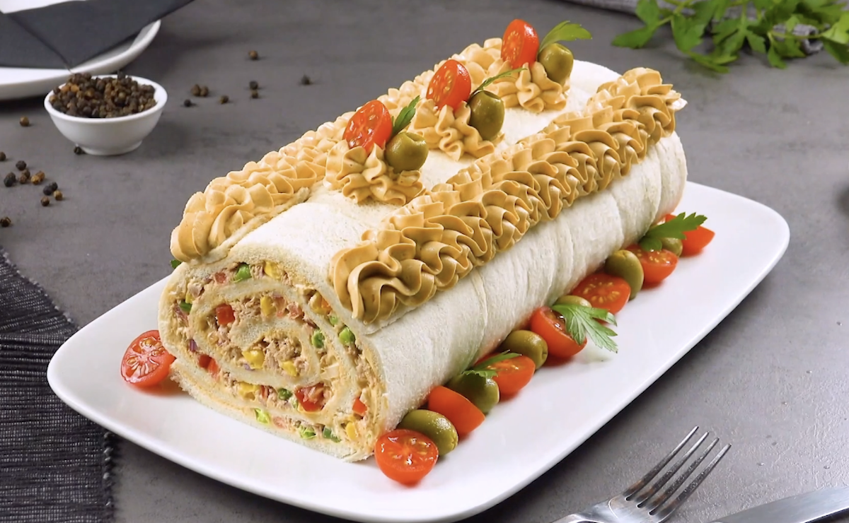 Tuna Salad Roll With Chipotle Sauce