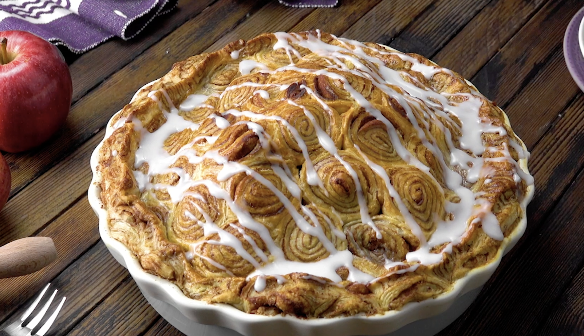 Cinnamon Roll Apple Pie