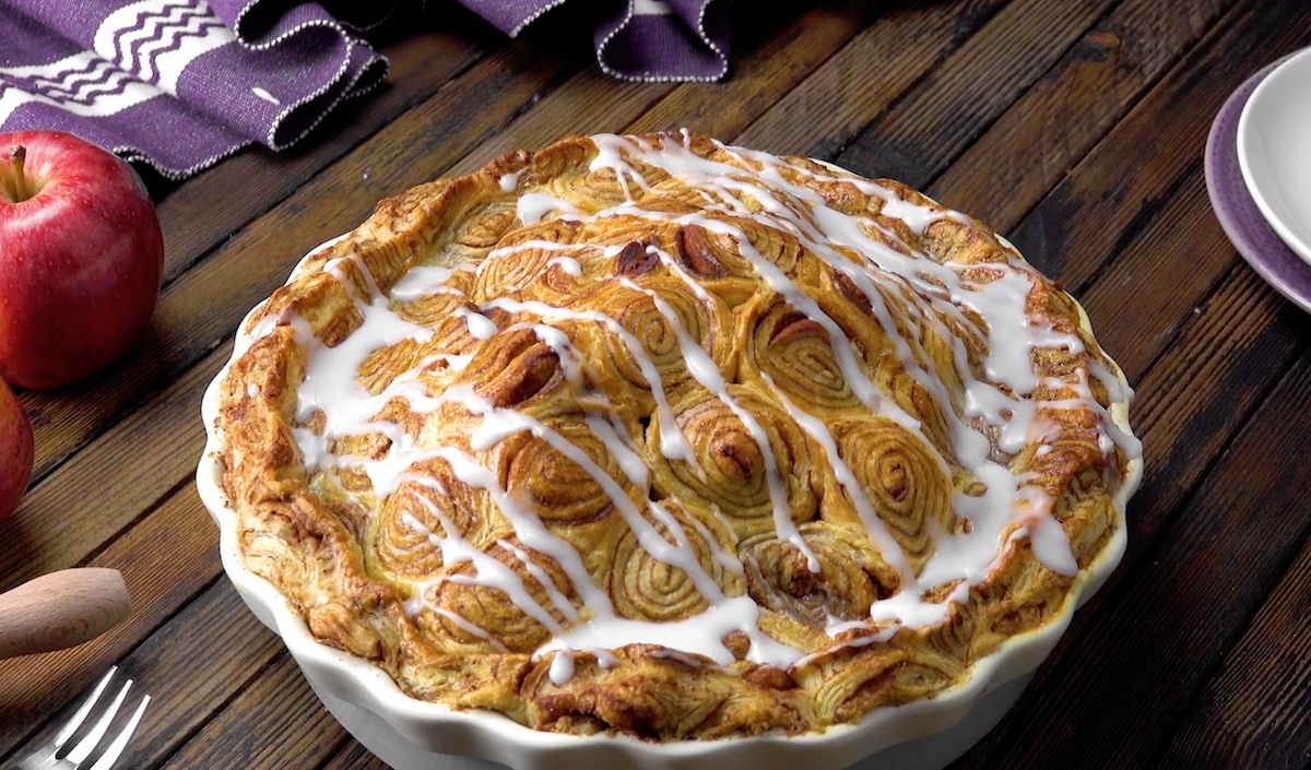 Cinnamon Roll Apple Pie