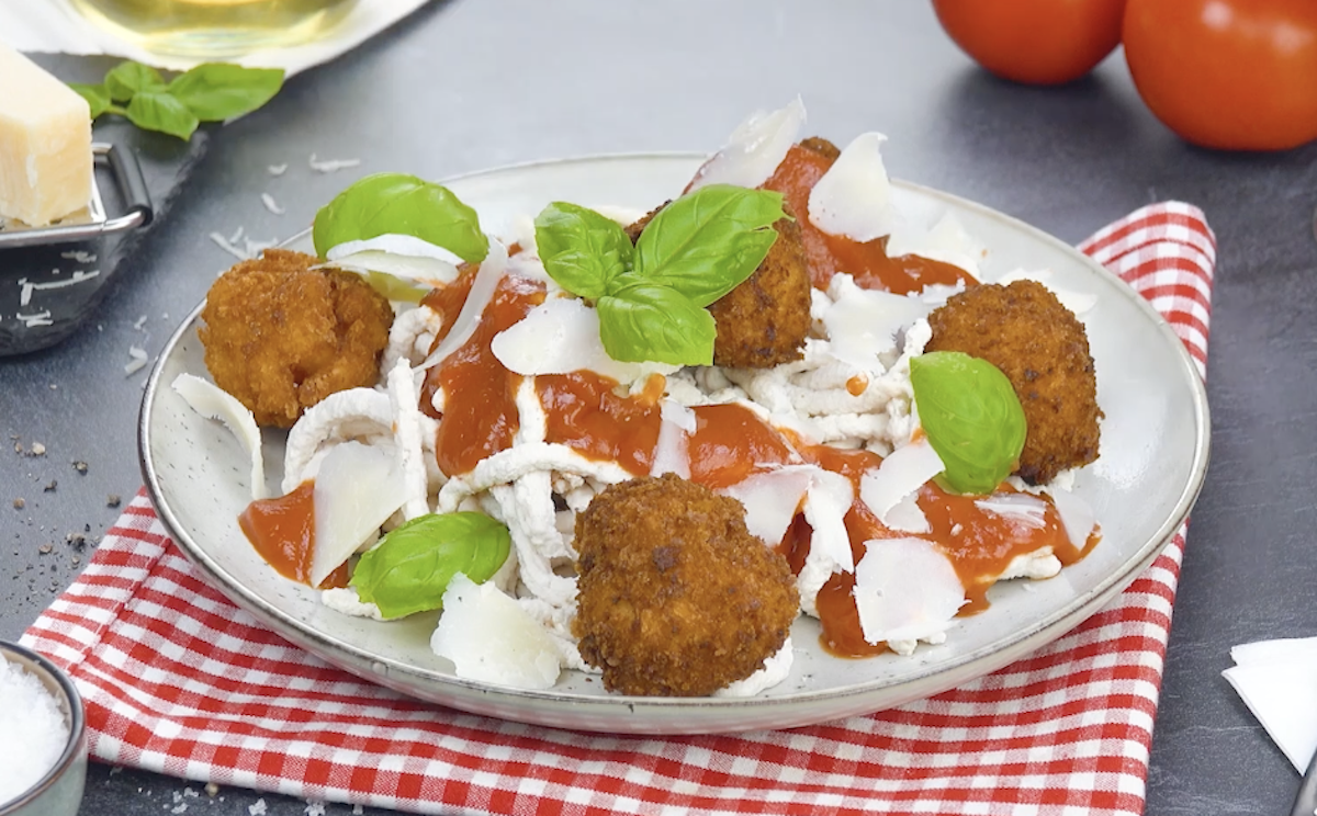 Meat Spaghetti With Fried Mac & Cheese Balls