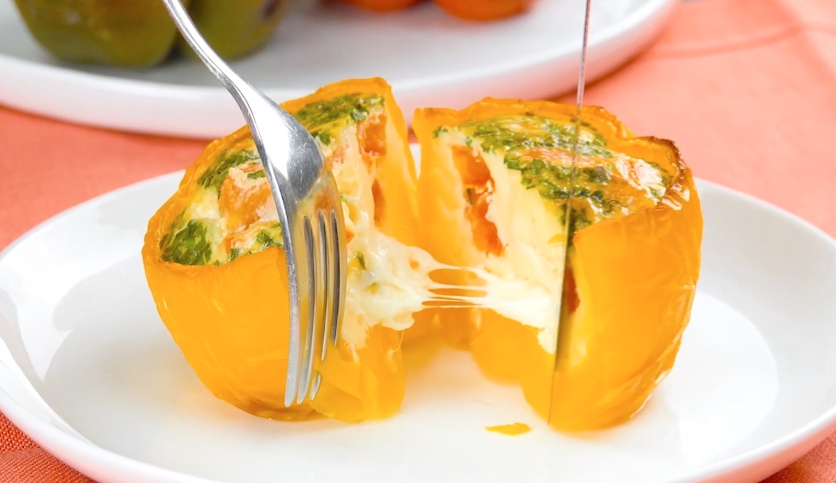 Stuffed Bell Pepper Egg Cups