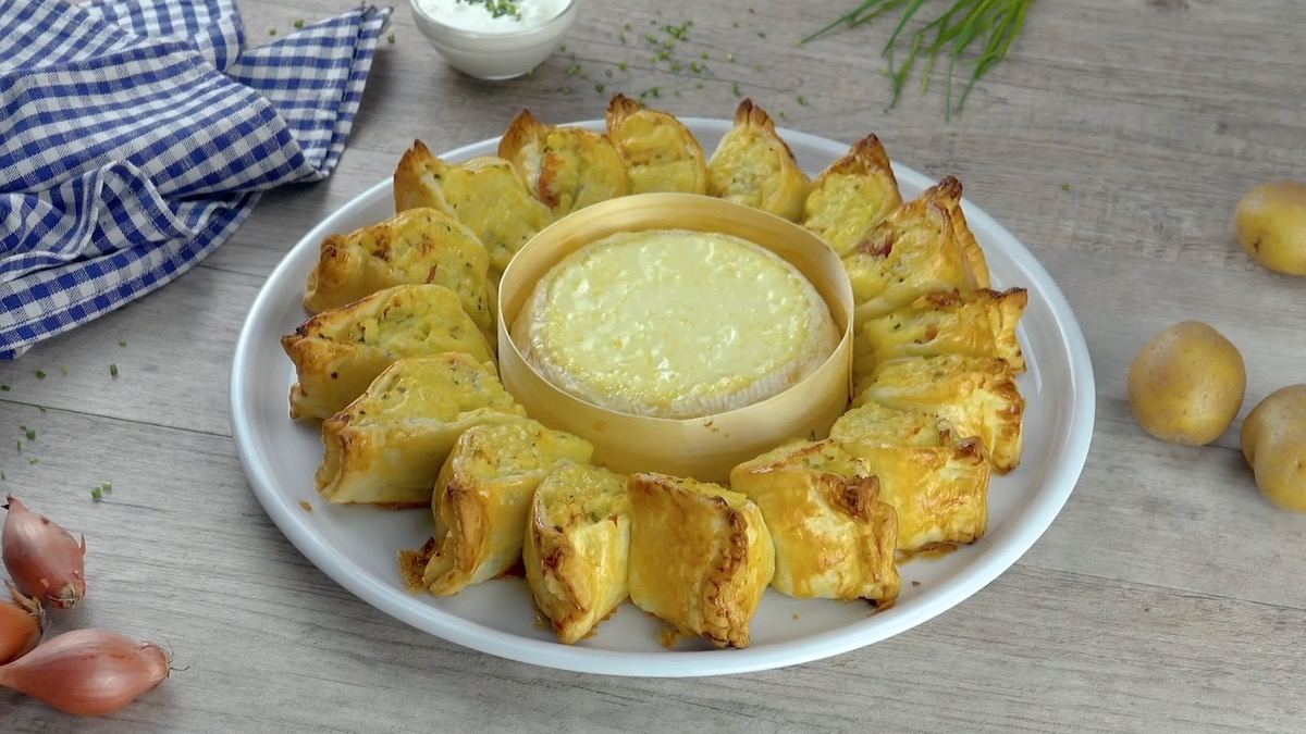 Cheesy Mashed Potato Puff Pastry Ring