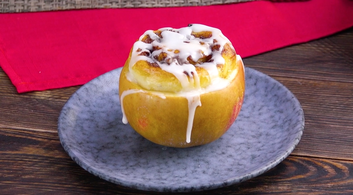 Cinnamon Roll-Stuffed Baked Apples