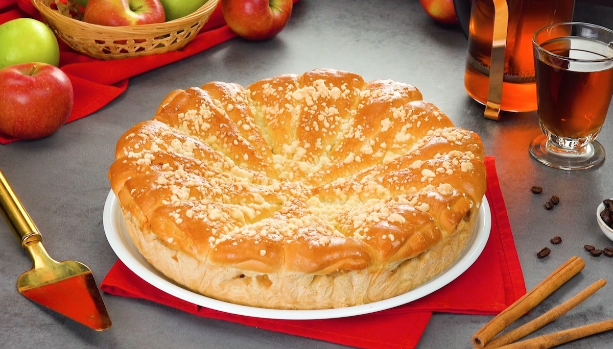 Apple Streusel Cake