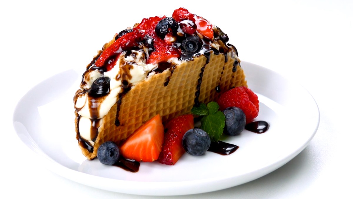 3 Fun Desserts Made With Waffle Cones: Waffle Cannolis