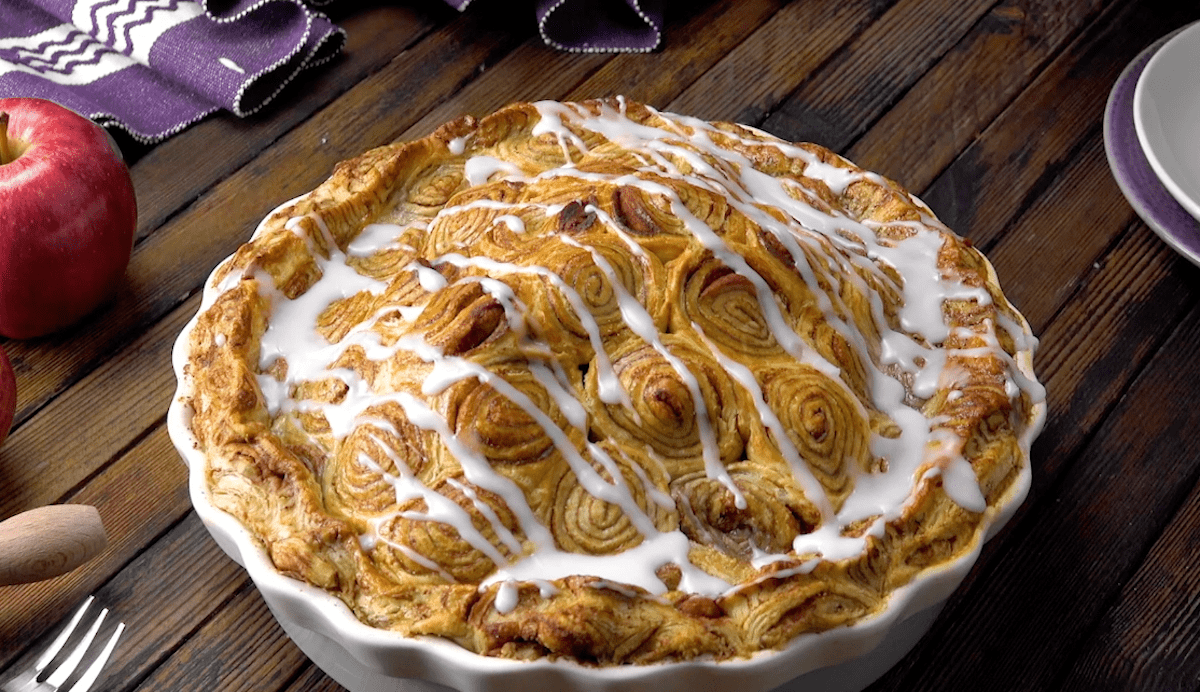 Cinnamon Roll Apple Pie