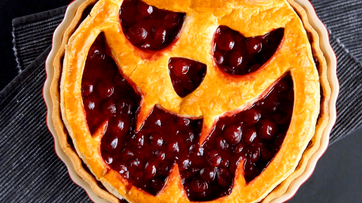 6 Hauntingly Delicious Halloween Pies