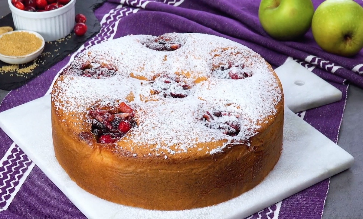 Cranapple Cake: Sponge Cake Filled With Cranberry-Stuffed Apples