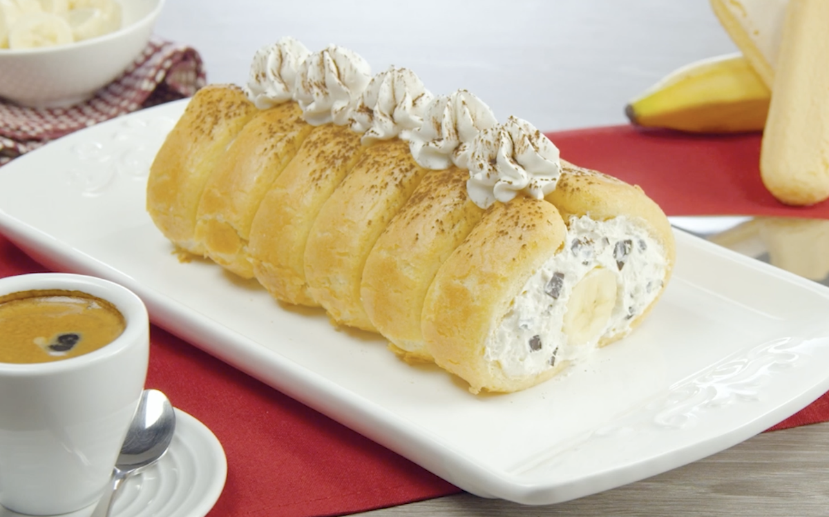 Ladyfingers Cake Roll Filled With Pudding & Banana