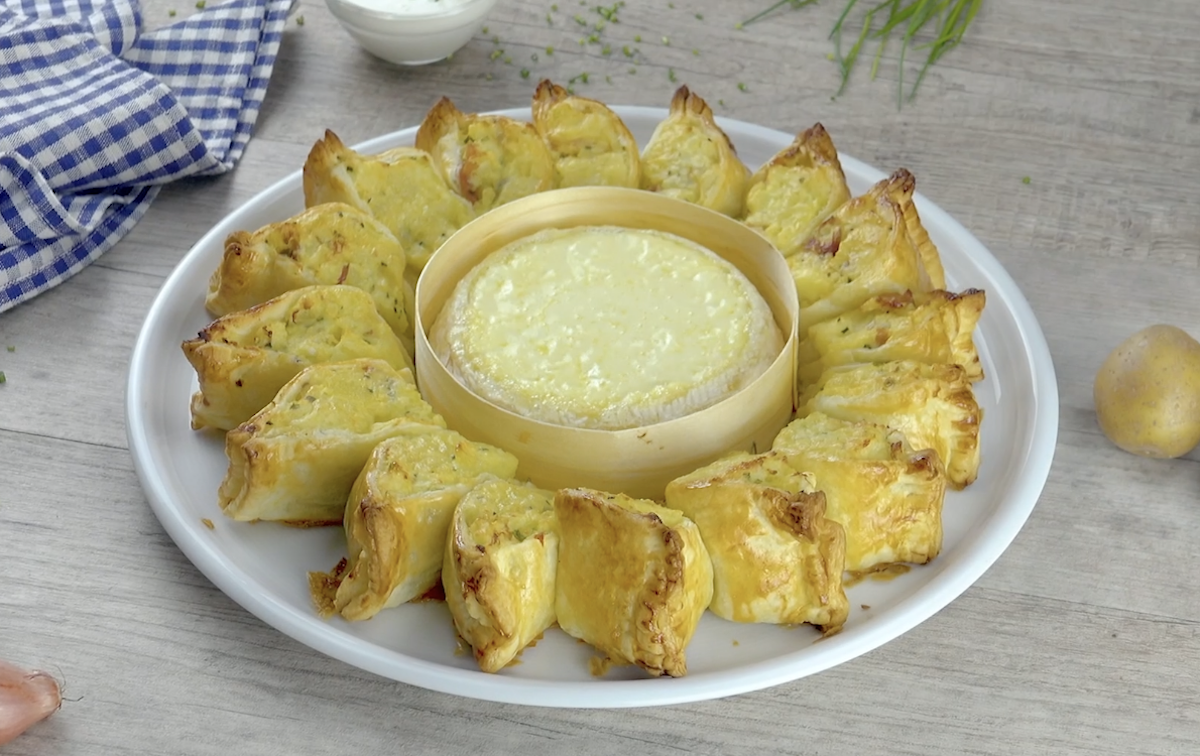 Cheesy Mashed Potato Puff Pastry Ring