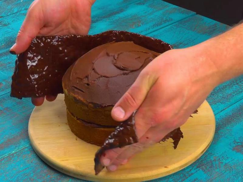 7 Chocolate Decorations For Cakes